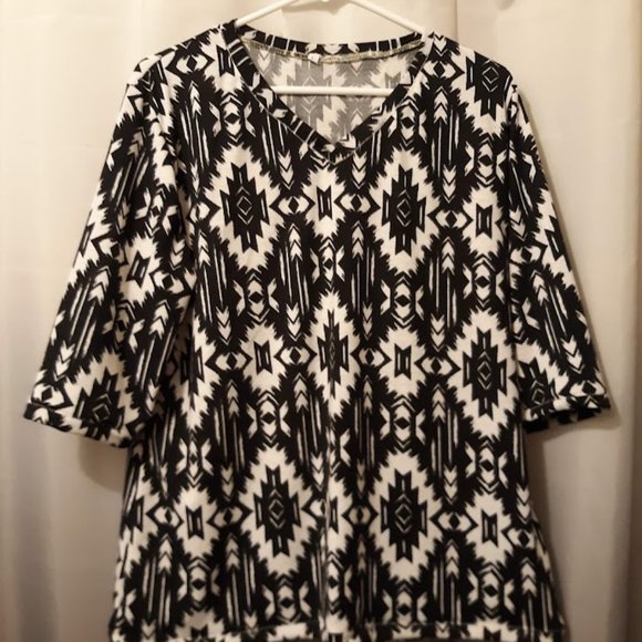 Aztec Southwestern V-neck T-shirt Top Blouse L Black White Short sleeve Western - Picture 4 of 10